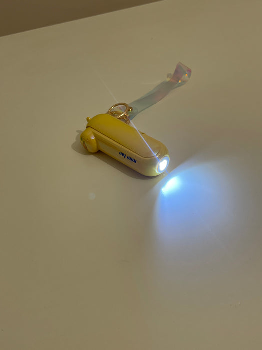 Mini Ventilator Portabil cu Breloc – Răcorește-te oriunde, oricând!