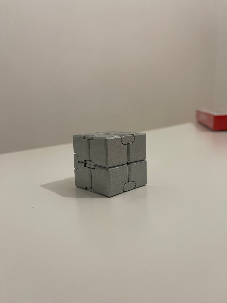 Infinity Cube – Cub Antistres Metalic pentru Fidget și Relaxare