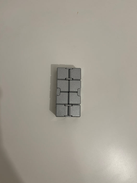 Infinity Cube – Cub Antistres Metalic pentru Fidget și Relaxare